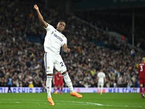 אך סיניסטרה ניצל טעות גדולה בהגנה והראה שהמשחק לא גמור (Getty)