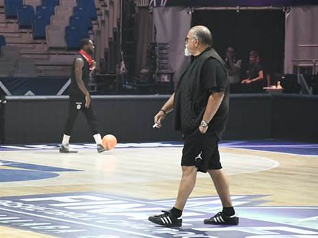 בחר להישאר עם השחקנים. דז'יקיץ' (באדיבות הפועל ירושלים)