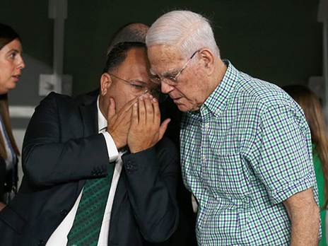 "יצאתי להגליה בקפריסין. הרגשתי שאני לא חוזר לעצמי, אבל שחר אמר שהוא מאחורי בכל דבר" (אלן שיבר)