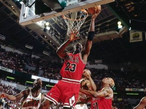 מייקל ג'ורדן. התגבר (Nathaniel S. Butler/NBAE via Getty Images)