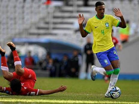 רנאן לא ישחק מול ישראל בגלל השעיה (getty)