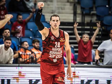 השחקן הראשון באקדמיה. בלייזר (עודד קרני)