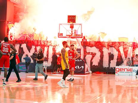 "מי שרוצה תארים צריך לדעת להתמודד גם עם דברים שהם לא כדורסל" (אלן שיבר)