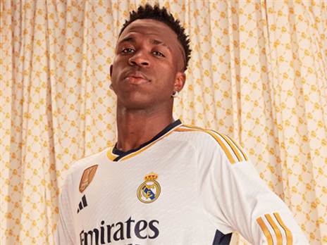 ויניסיוס והחולצה (האתר הרשמי של ריאל)