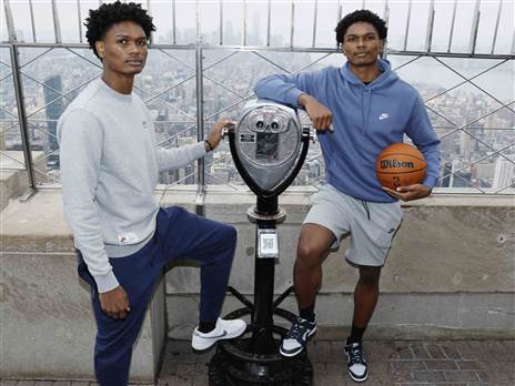 האחים תומפסון בדרך לעשות היסטוריה. ונאמר אמן (Getty)