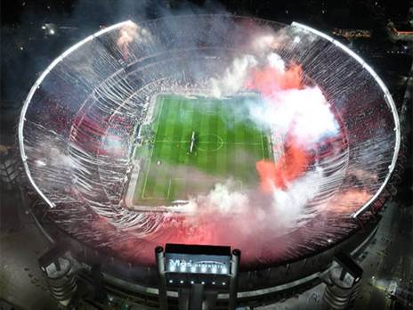 האליפות ה-38 בתולדות המועדון. המונומנטל נצבע אדום (Getty)