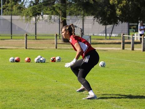 מגיעה ממשפחת כדורגל. חביב בפעולה (קרדיט: מועדון הכדורגל של בורדו)