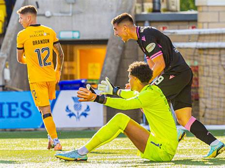 "הכדורגל כאן יותר פיזי ומהיר". נחמני (GETTY)