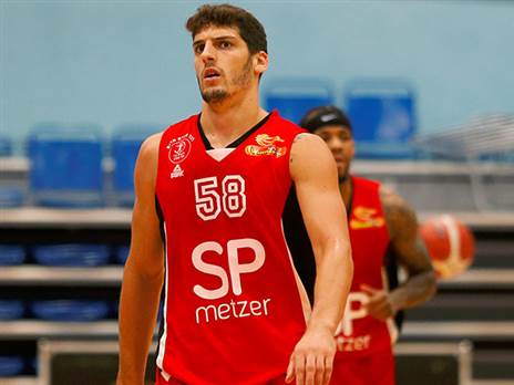 "נוצר כדור שלג". שוכמן במדי הפועל ת"א (צילום: אלן שיבר)