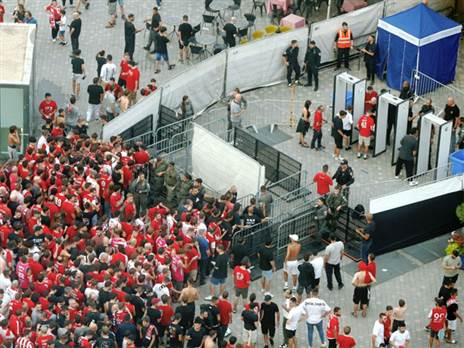 המגנומטרים שהוצבו בכניסה להיכל בסדרת הגמר אשתקד (אלן שיבר)