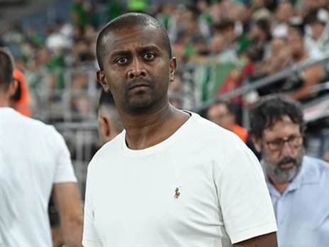 מסאי דגו. מאמן מכבי חיפה ינסה להכניס את חניכיו מהר ככל האפשר לעניינים (ברני ארדוב)