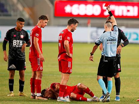 האדום שספג אלון אזוגי. בהפועל ת"א התאכזבו (אלן שיבר)