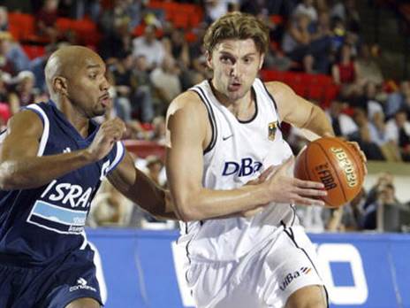 דרק שארפ במדי נבחרת ישראל הבוגרת, בקרוב גם בנו? (GETTY)