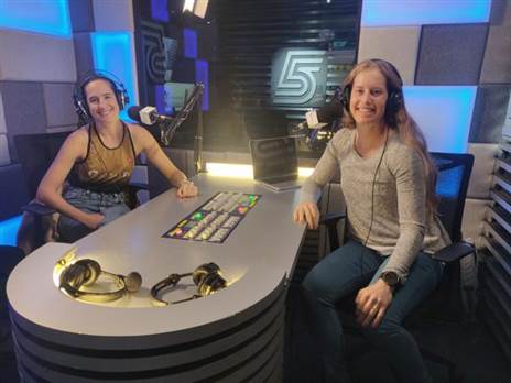 נעה כפרי וענבר זהבי | צילום: גיא דר