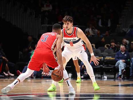 אבדיה שומר על מקולום. בקרוב ביחד? (Stephen Gosling/NBAE via Getty Images)