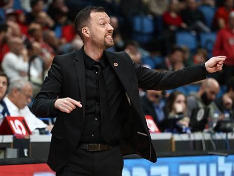 וקושי לקבוצה של אולארצ'יק (צילום: דני מרון)