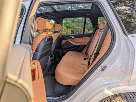 גדול מבחוץ, מרווח מבפנים