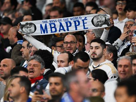 האוהדים סוף סוף יקבלו את אמבפה? (David Ramos/Getty Images)