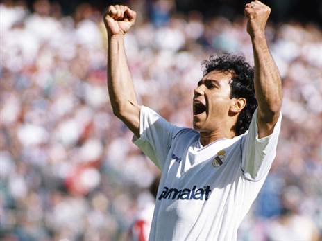 סאנצ`ס. חמש אליפויות רצופות לא באות ברגל (GETTY)