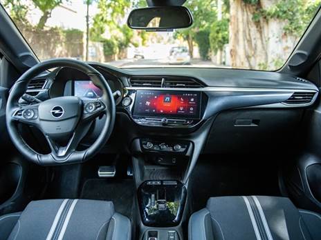 חבל שדווקא ב-GS ליין ויתרו על האווירה הספורטיבית והעלימו את הגימורים האדומים