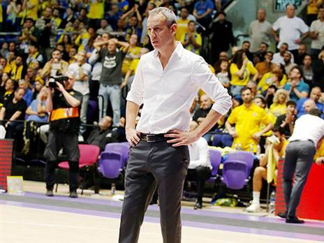 יכול לחגוג קצת. קטש (אלן שיבר)