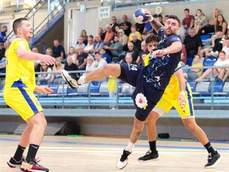 לידור פסו מוביל את חולון לניצחון. הדר ואן קולא, איגוד הכדורסל