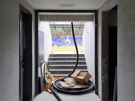 מבט בכניסה ליציע המערבי בזמן בנייה (רן ענפי)