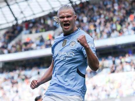 ארלינג הולאנד חוגג במנצ`סטר סיטי. לימים, הפך למפלצת השערים הטובה בעולם (GETTY)