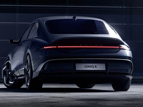 חלק אחורי חדש שמוותר על הספוילר הכפול