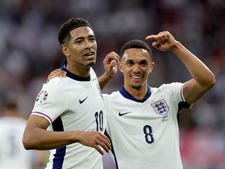 אלכסנדר ארנולד ובלינגהאם. בקרוב לא רק בנבחרת (Getty)