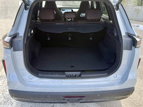 תא מטען עם מפתח רחב וסף העמסה נוח, אבל גם פה אין גלגל ספייר