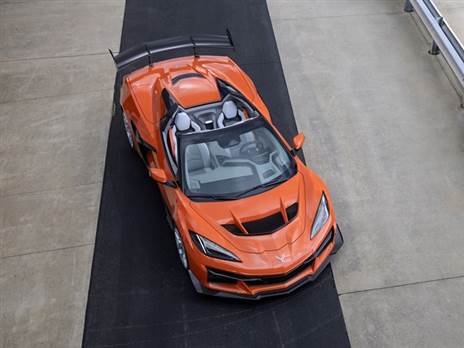 יש גם חבילה אווירודינמית עם כנף ממש צנועה מאחור