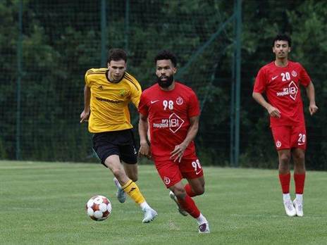 פלקאו. דקות ראשונות באדום (האתר הרשמי של הפועל ת“א)