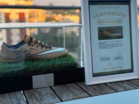 הנעל למכירה