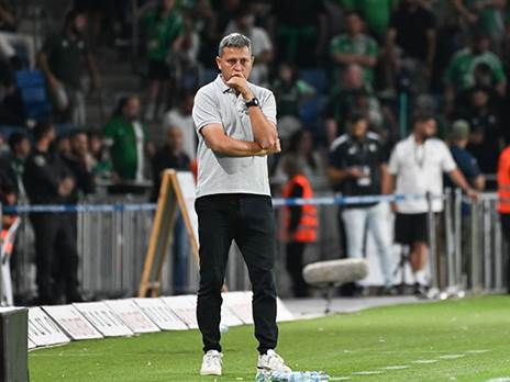 לבד, על הקו. דייגו פלורס (צילום: ברני ארדוב)