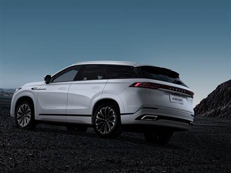 הנעה היברידית נטענת עם מנוע 1.5 טורבו לצד 3 מנועים חשמליים