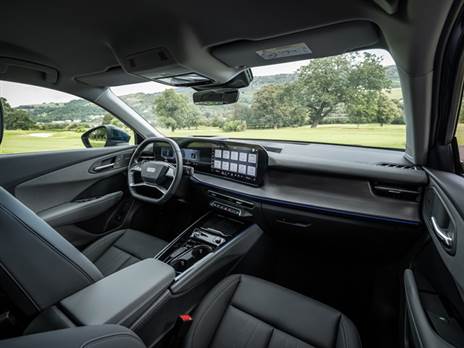 גם רשימת האבזור ורמות הגימור זהות בין שתי הגרסאות