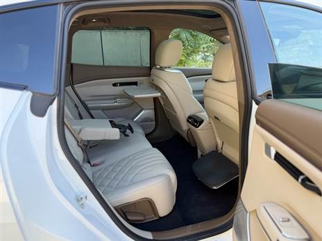 גם מאחור לא חסר פינוקים