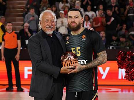 הבור מעמיק (GETTY)