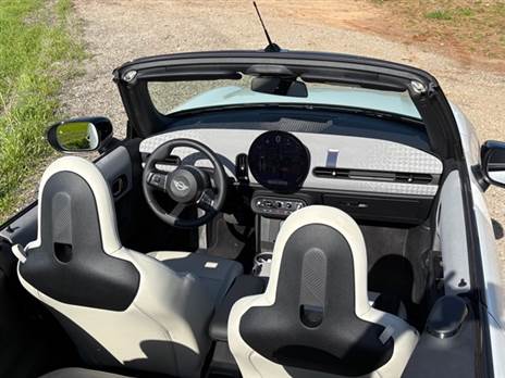 תא הנוסעים באווירת פרימיום נוסטלגי