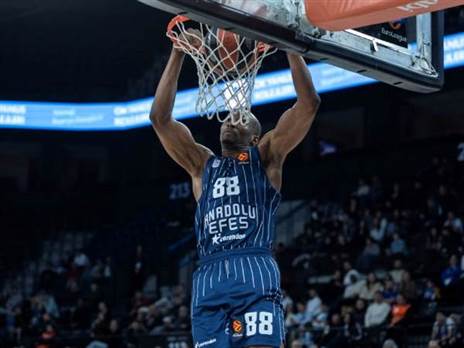 בלתי עציר מתחת לסלים (GETTY)