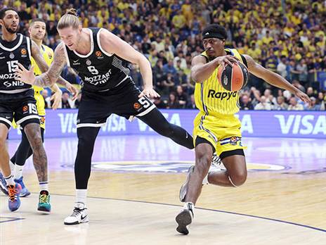 קבוצה אחרת בהיכל (אלן שיבר)