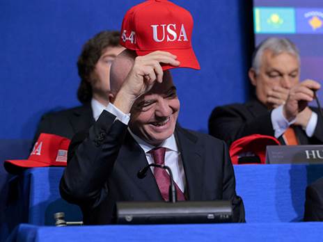 אינפנטינו והמחווה (Chip Somodevilla/Getty Images)