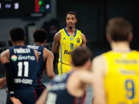 לוני ווקר. הפסד כואב (Aitor Arrizabalaga/Euroleague Basketball via Getty Images)