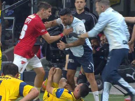 השניים החלו בדחיפות