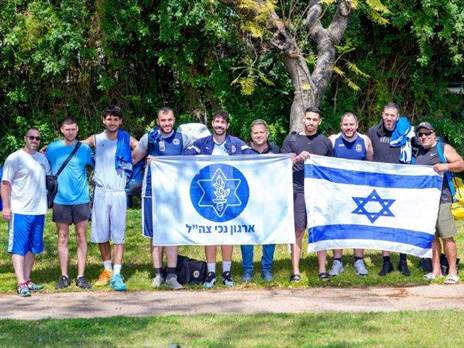 מחווה יפה (צילום: רועי כפיר, איגוד הכדורסל)
