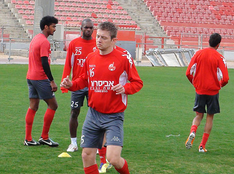 אנג'ל נאצב. בא לעזור