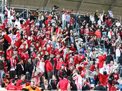 מתכוונים למחות. אוהדי הפועל חיפה (אורטל דהן)