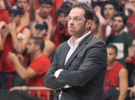 מרוצה מחניכיו, דרוקר (אלן שיבר)