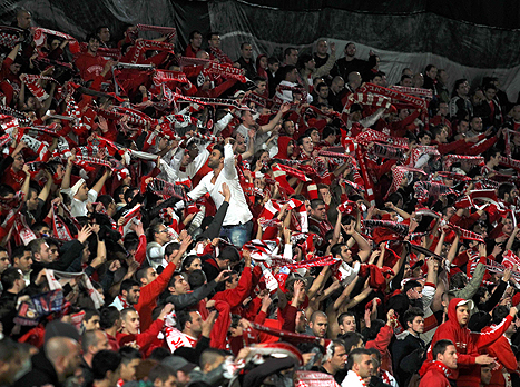 בדרך לשיתוף פעולה עם הכדורסל (אלן שיבר). אוהדי הפועל ת"א רגל